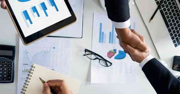 桂思思人工智能机器人：走进未来的智能时代